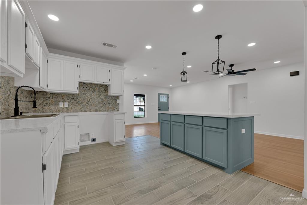 Photo 5 of 1409 Redwood Avenue