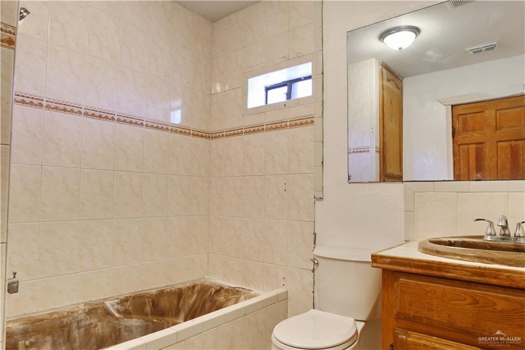 Photo 9 of 927 Salazar Street