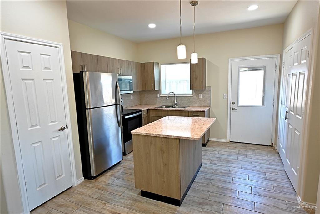Photo 5 of 4902 Hiawatha Drive