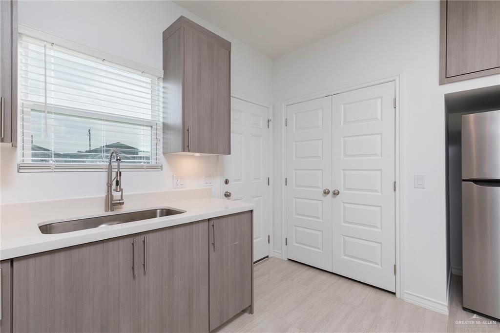 Photo 8 of 805 Clarence Avenue #1