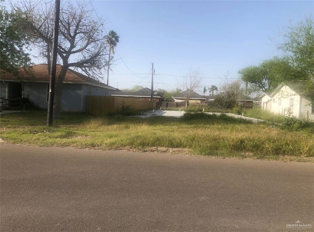 Photo 2 of 706 Ebony Street