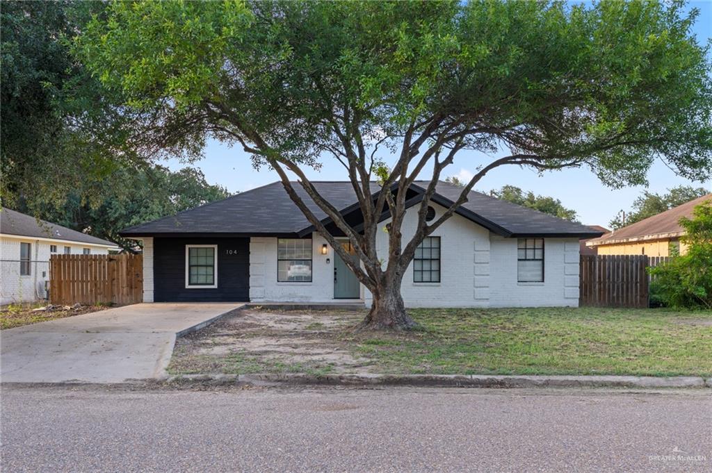 Photo 1 of 104 Aldrin Street, Donna