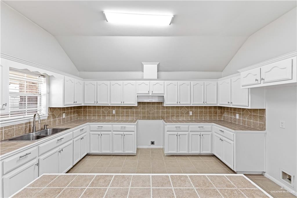 Photo 4 of 1005 Praline Drive