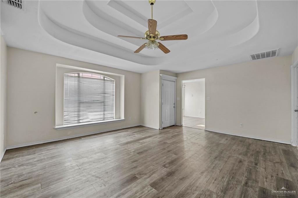 Photo 4 of 1823 Oak Street