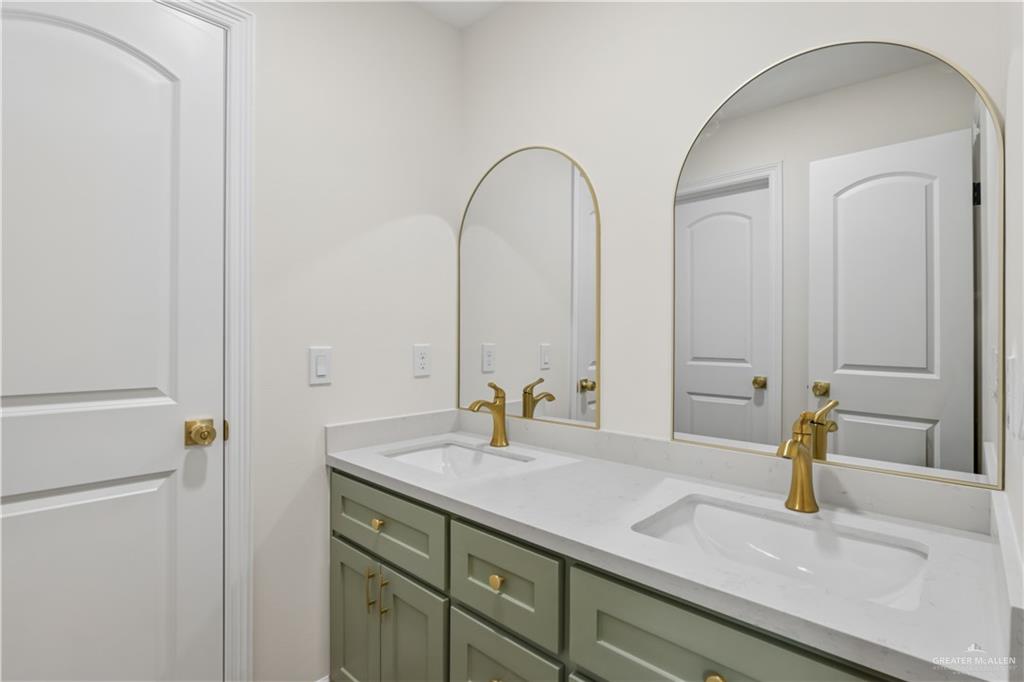 Photo 10 of 215 Bell Avenue