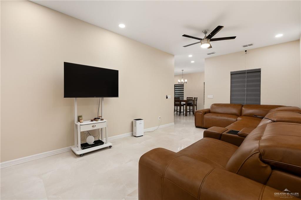 Photo 4 of 6000 Rayo Del Sol Street
