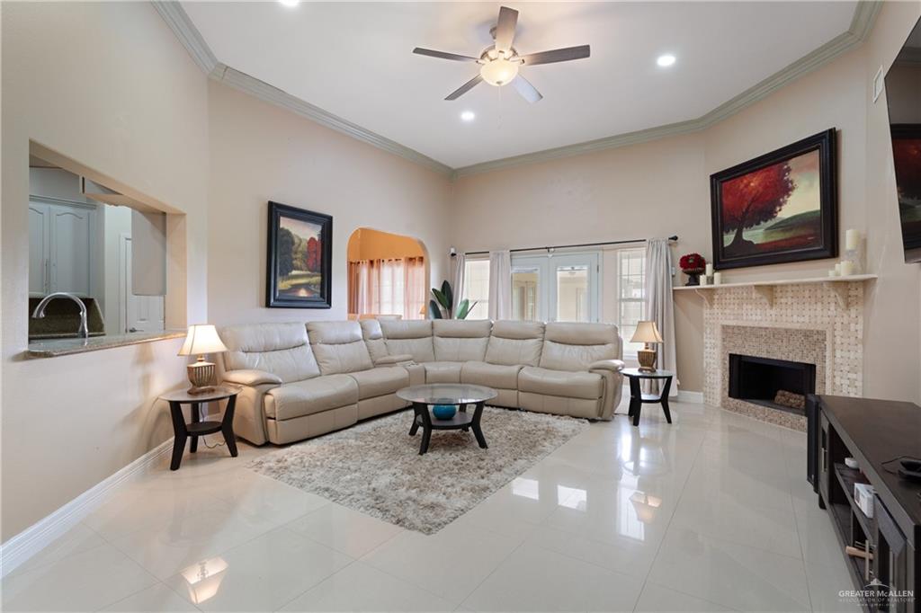 Photo 3 of 706 Chelsea Drive