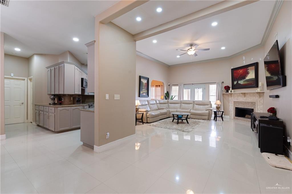 Photo 5 of 706 Chelsea Drive