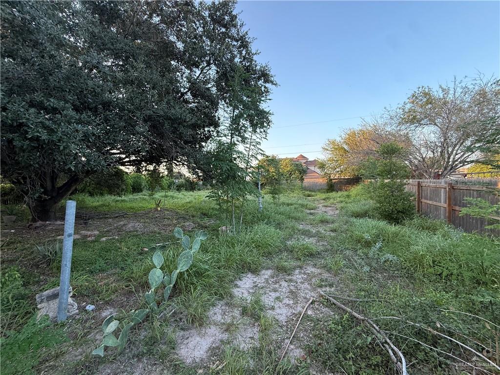 Photo 23 of 2100 Flor Lane