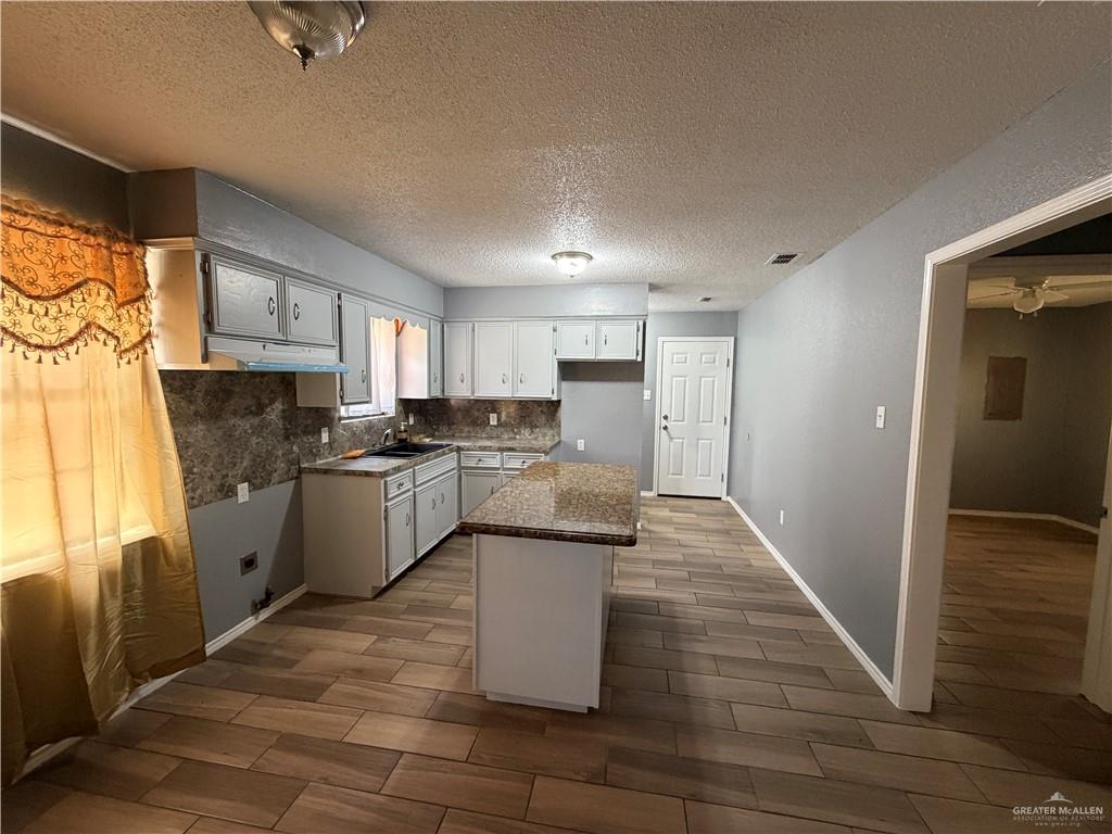 Photo 9 of 1419 Stubbs Street