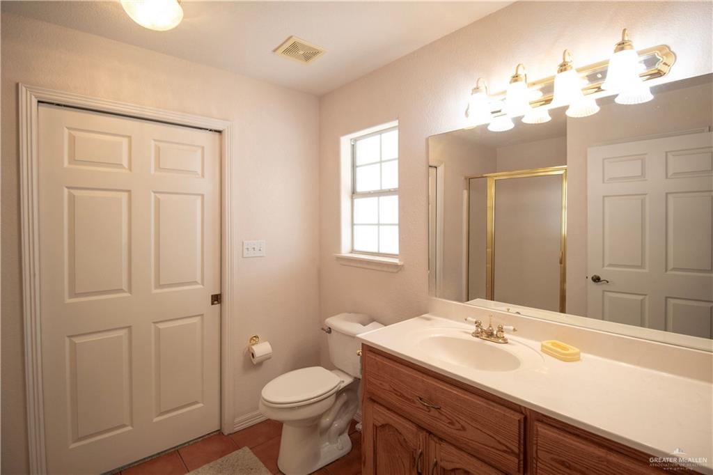 Photo 9 of 114 Saturn Street