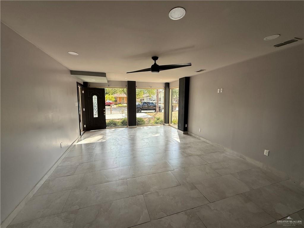 Photo 4 of 607 Padre Avenue