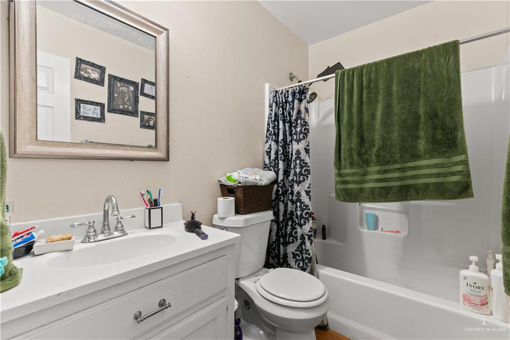 Photo 7 of 915 Los Ebanos Street