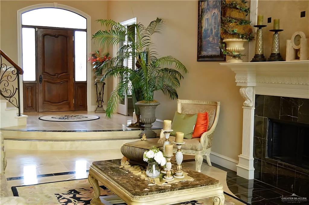 Photo 4 of 2105 Alexandra Drive