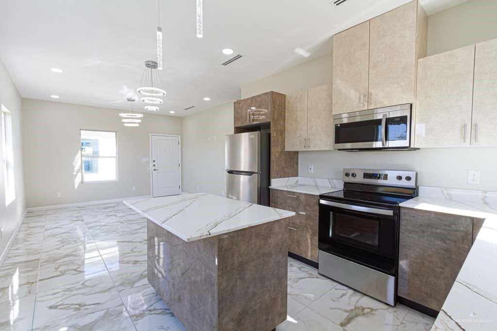 Photo 2 of 405 Emerald Avenue