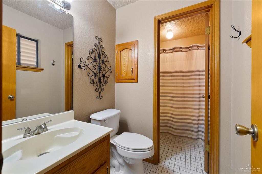 Photo 12 of 1804 Woodrow Street
