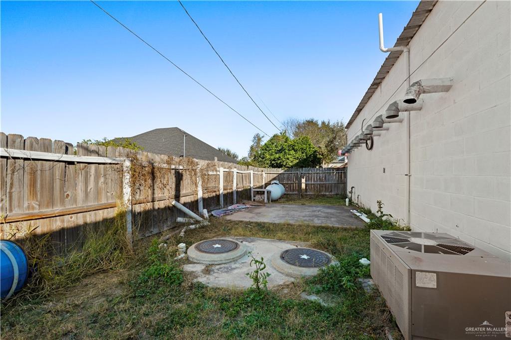 Photo 7 of 1706 Griffin Parkway