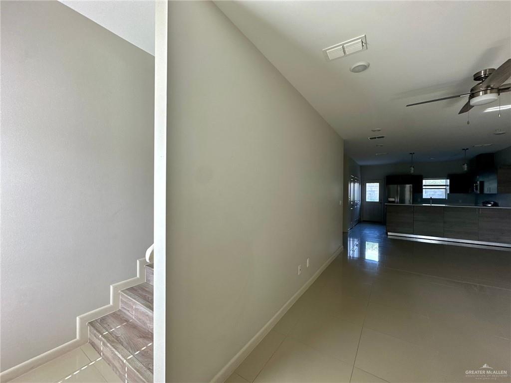 Photo 3 of 414 Newport Avenue #3