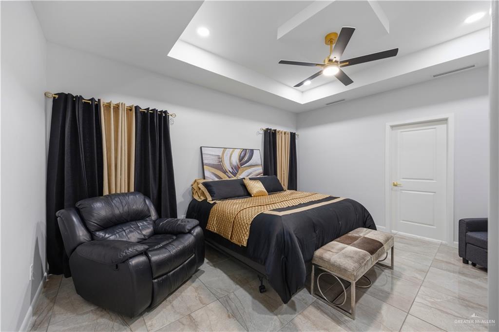 Photo 9 of 2901 Dahlia Drive