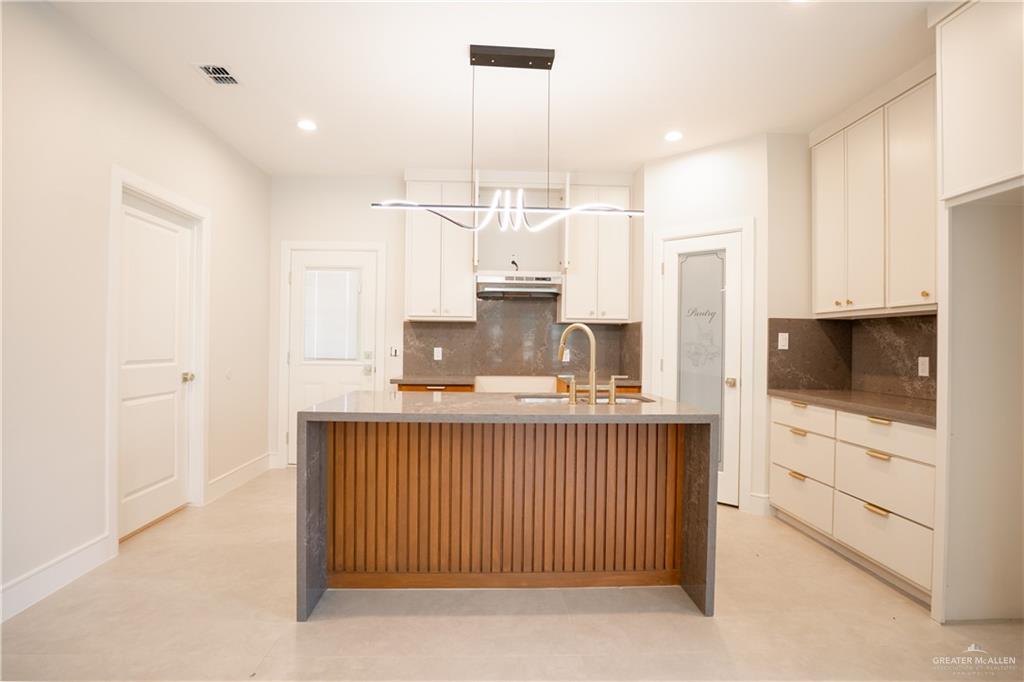 Photo 5 of 1013 Denver Street