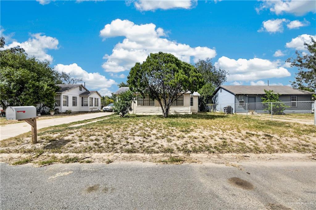 Photo 2 of 1606 Quince Avenue