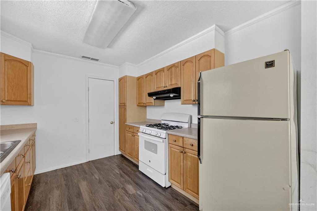 Photo 9 of 1606 Quince Avenue