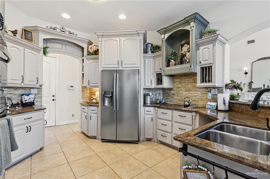 Photo 6 of 629 Sabal Avenue