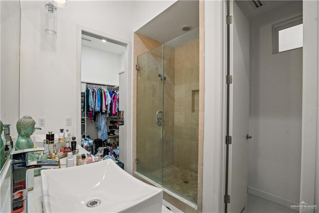 Photo 17 of 206 Mockingbird Avenue