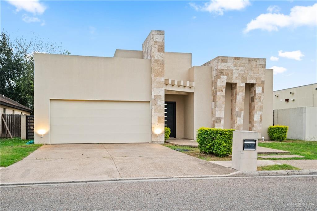 Photo 2 of 206 Mockingbird Avenue