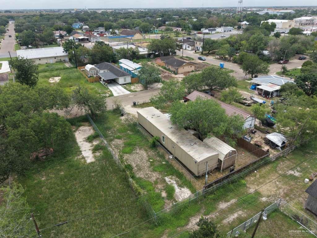 Photo 3 of 1013 Benito Alaniz Street