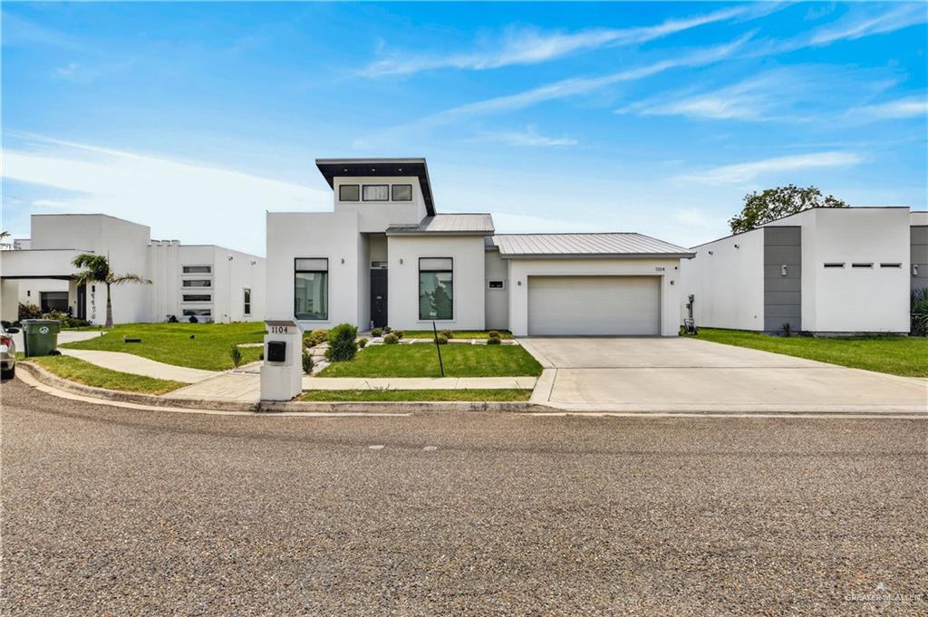 Photo 1 of 1104 Flamingo Avenue, Mission
