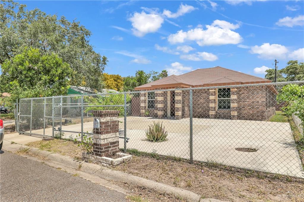 Photo 2 of 325 Mesquite Street