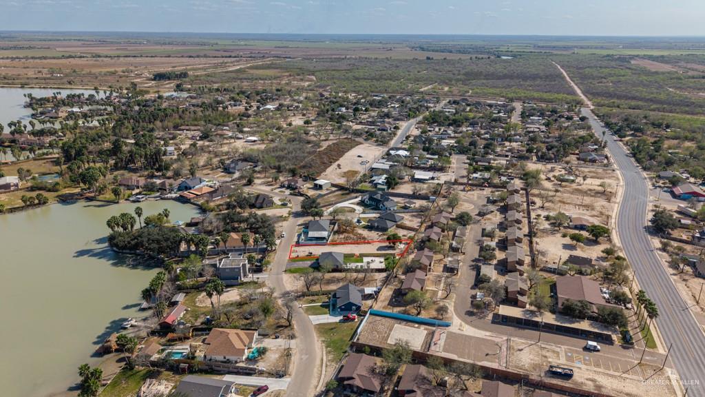 Land home at 932 Kika De La Garza Boulevard, La Joya, Texas