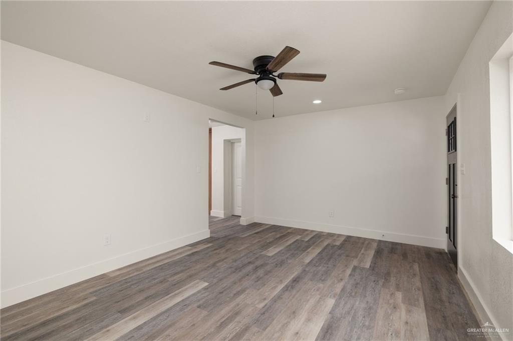 Photo 5 of 945 Tampico Avenue