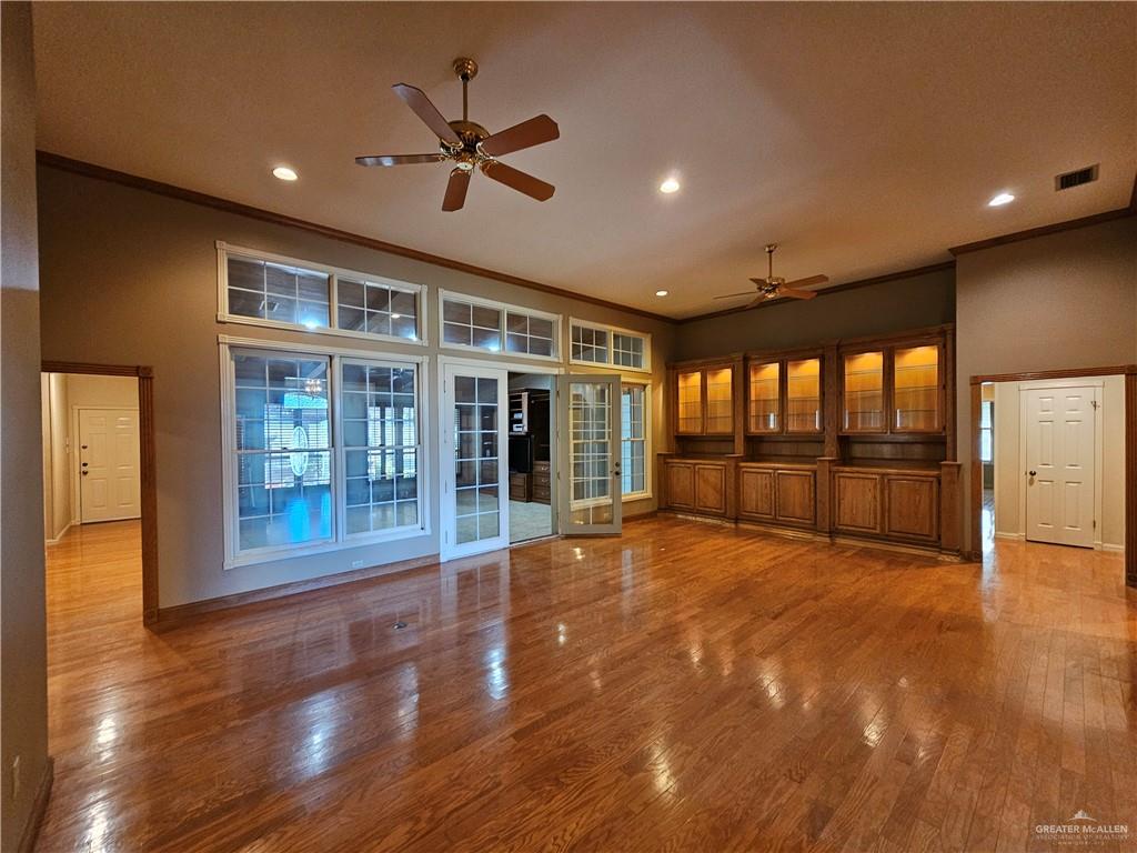 Photo 4 of 1225 Peking Street