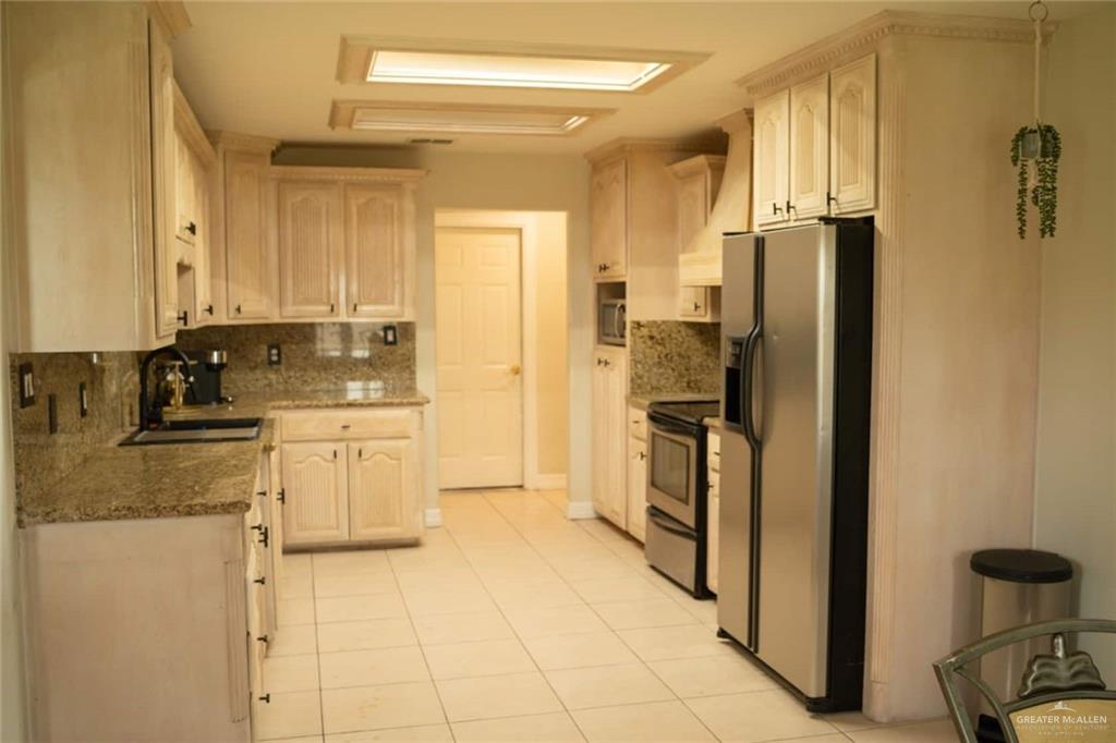 Photo 5 of 3010 Hawthorne Avenue