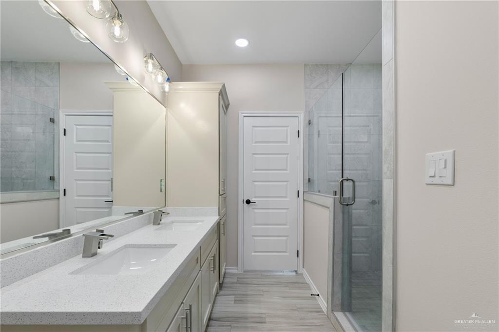 Photo 10 of 18084 Spruce Street