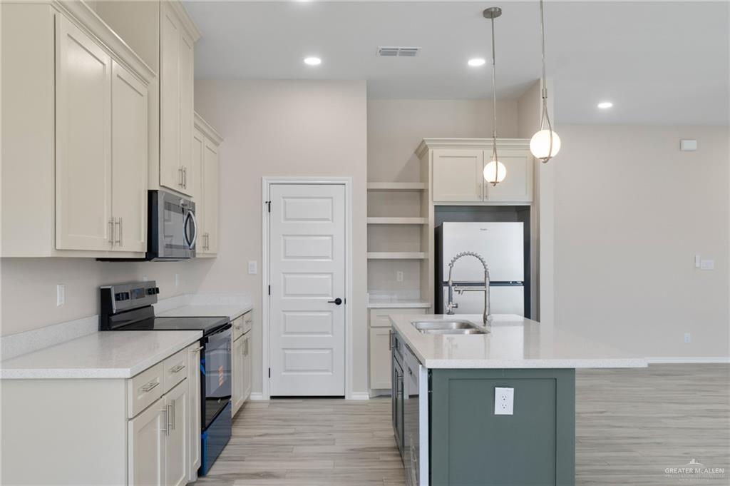 Photo 6 of 18084 Spruce Street