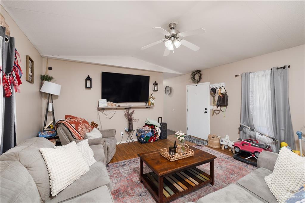 Photo 2 of 1532 Oak Lane