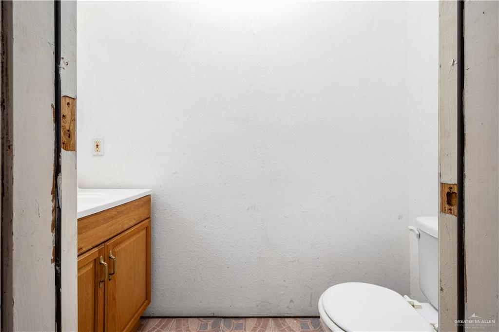 Photo 22 of 816 Woodford Street