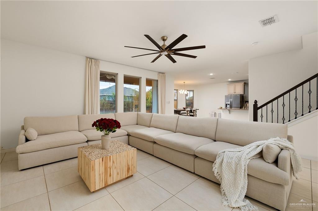 Photo 9 of 3914 Revilla Street