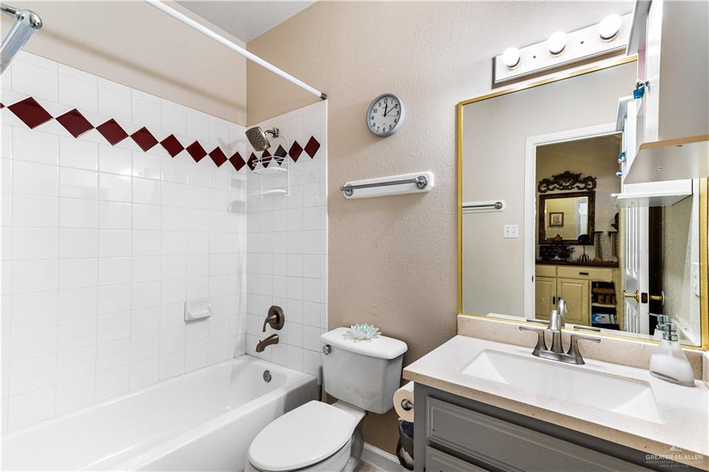 Photo 13 of 2300 Pelican Avenue