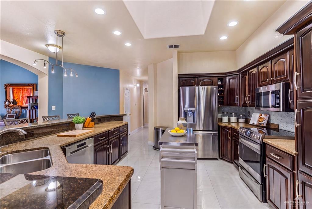 Photo 4 of 2300 Pelican Avenue