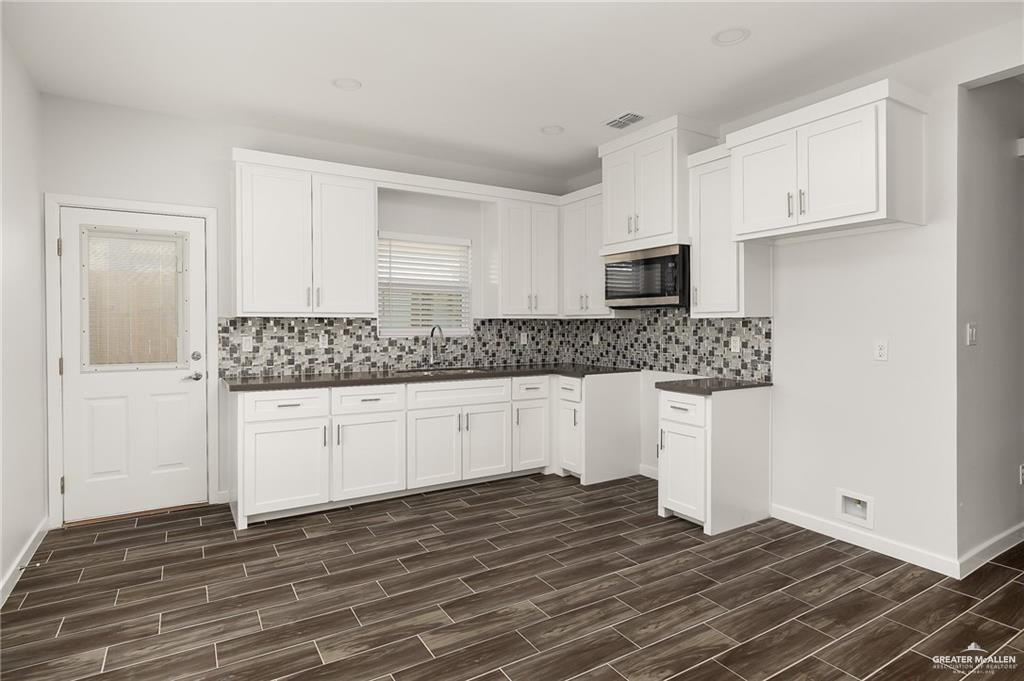 Photo 5 of 1322 Beverly Avenue