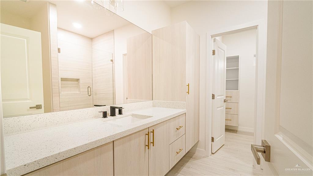 Photo 10 of 5805 Northwestern Avenue #1