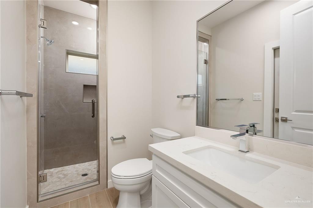 Photo 17 of 2529 Trinity Avenue
