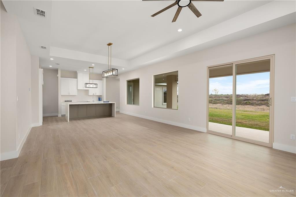 Photo 4 of 2529 Trinity Avenue