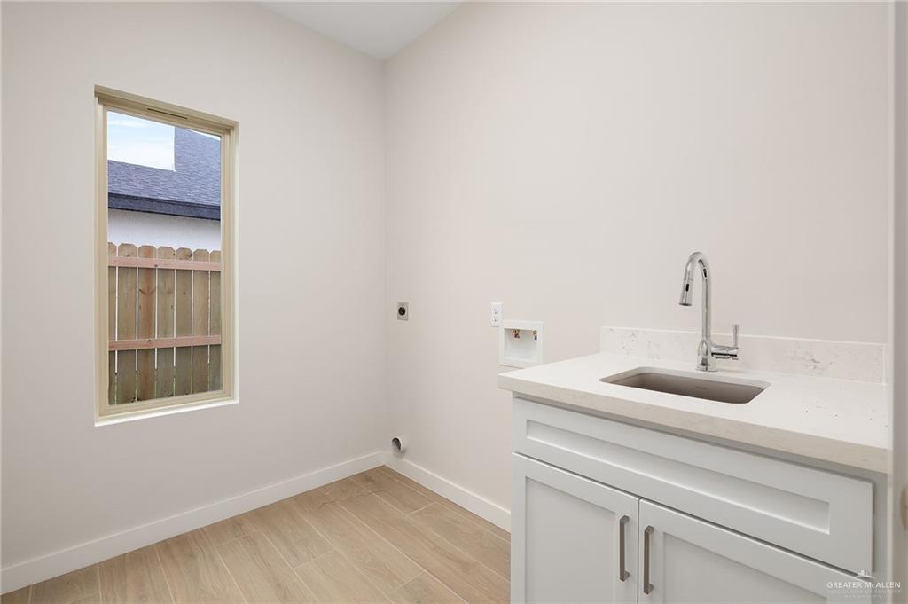 Photo 8 of 2529 Trinity Avenue