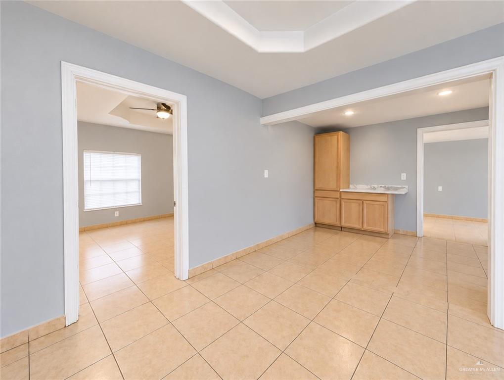Photo 3 of 906 Greenland Circle