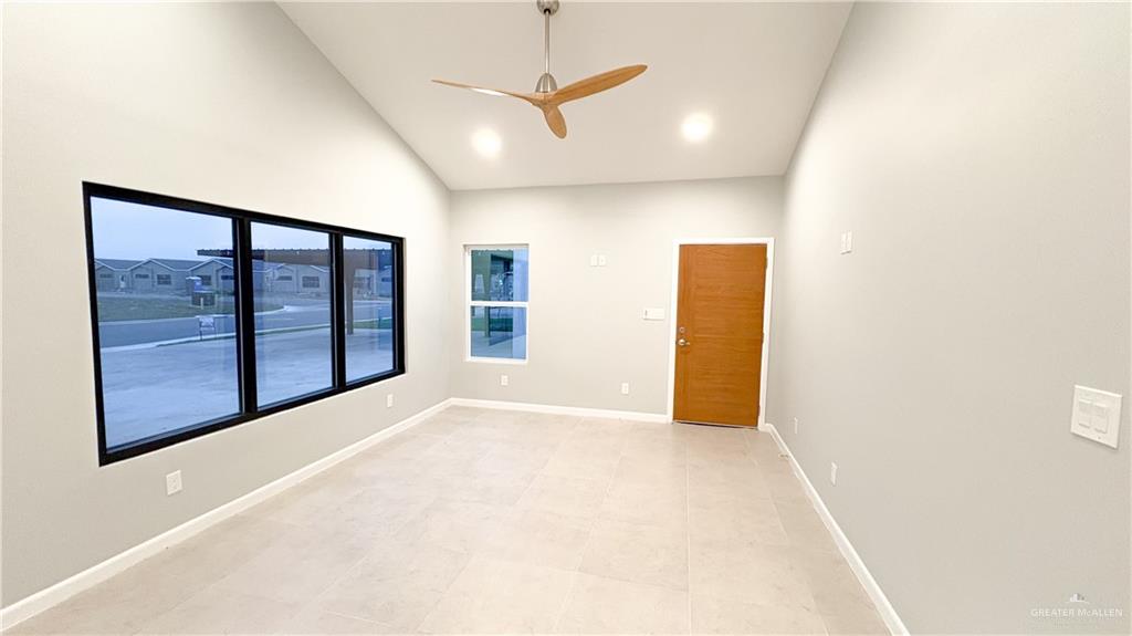 Photo 3 of 612 Oriole Road